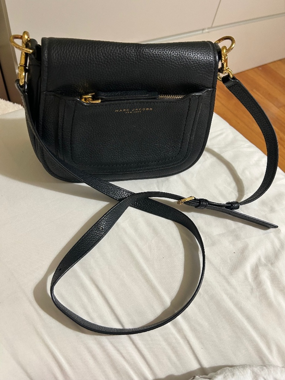 black Marc Jacob’s crossbody side bag